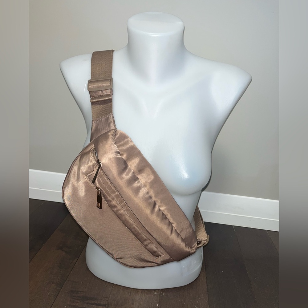 Target belt bag ‘a new day’ beige